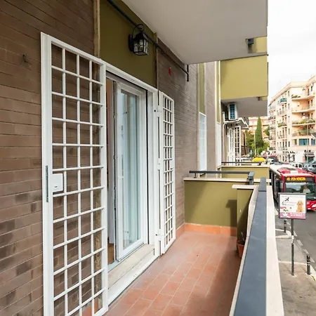 Pensión White Con Bagno Privato E Balcone *